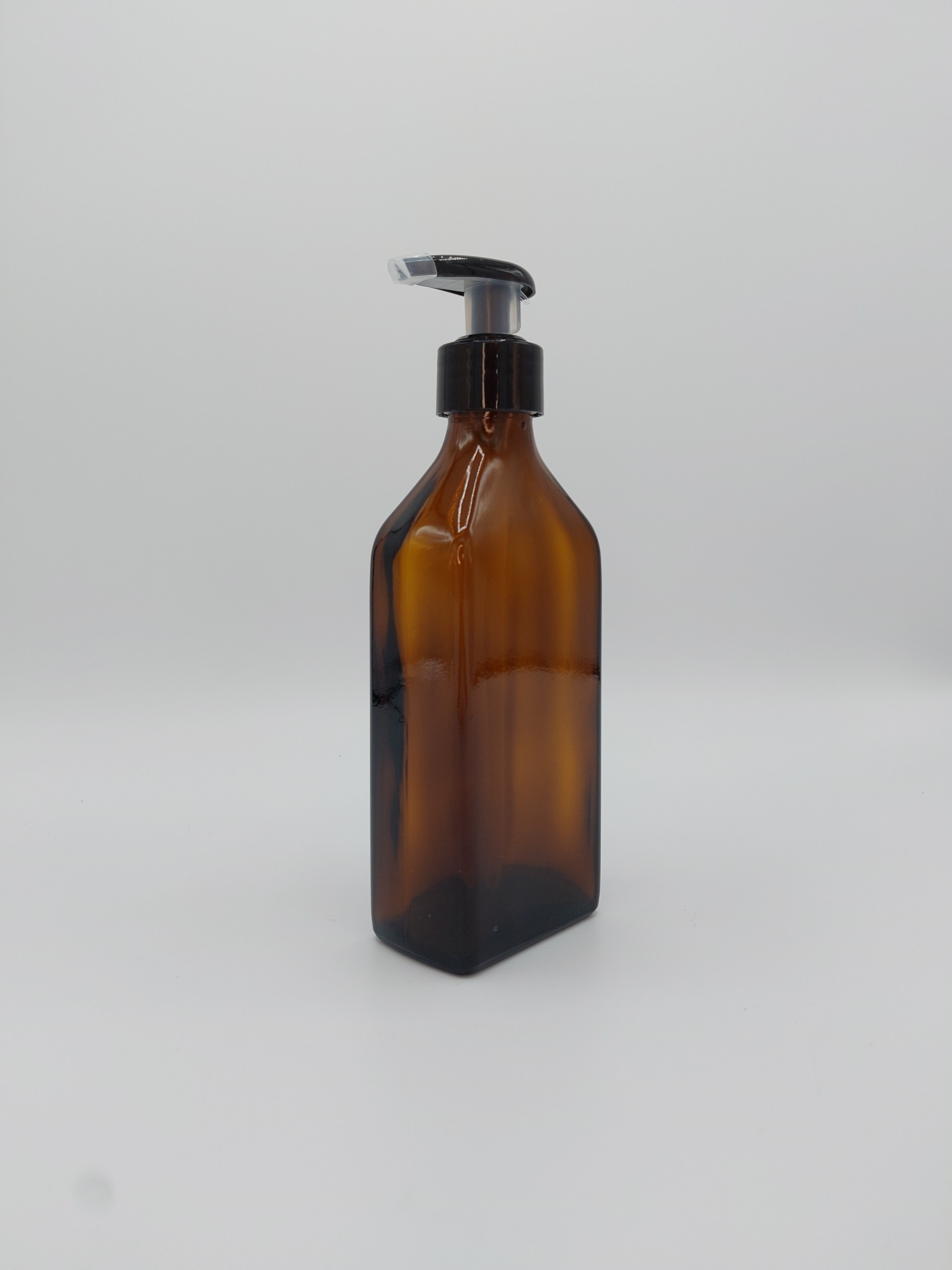 Frasco de vidro âmbar "retangolare" 250 ml com doseador preto
