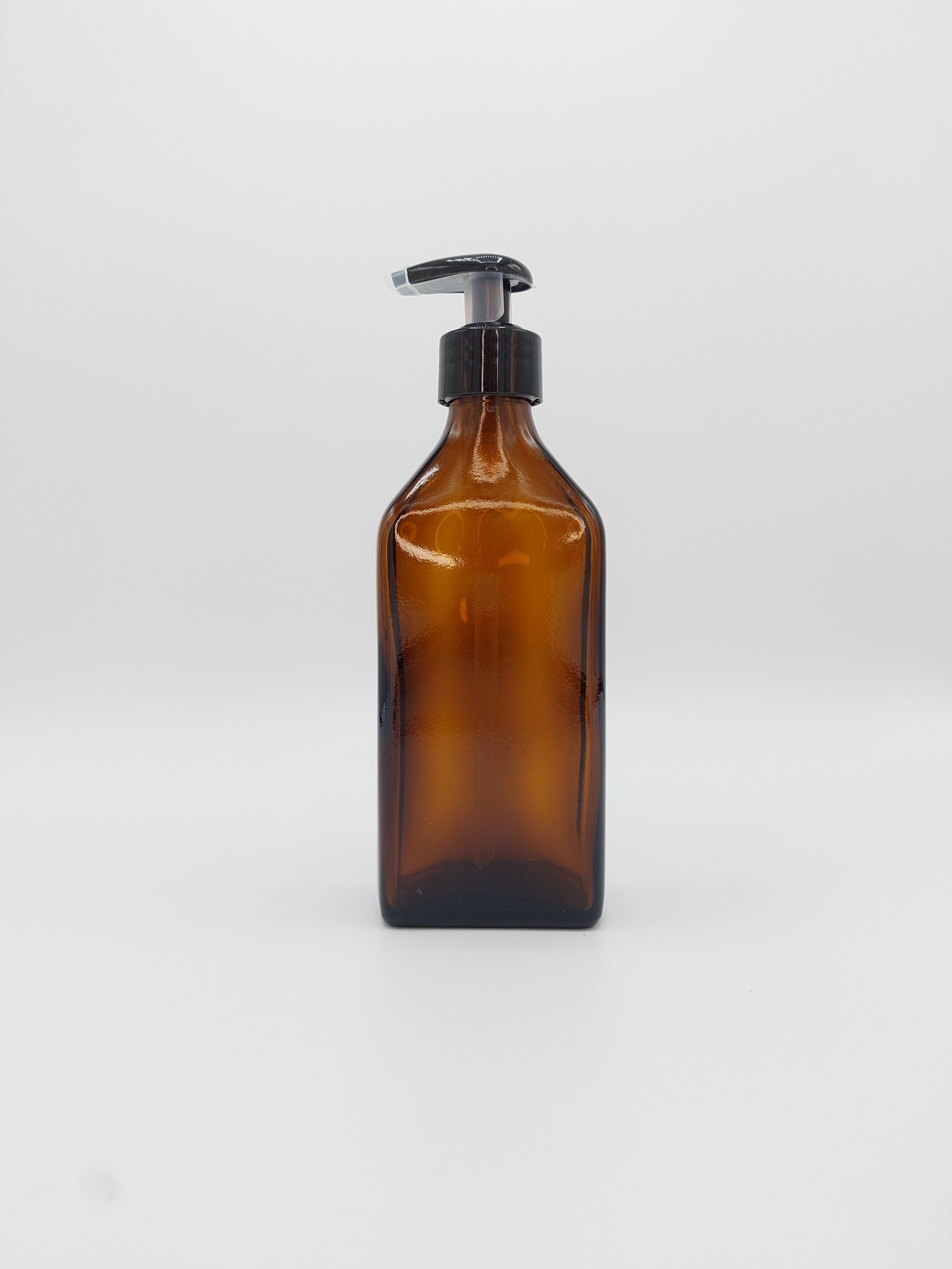 Frasco de vidro âmbar "retangolare" 250 ml com doseador preto