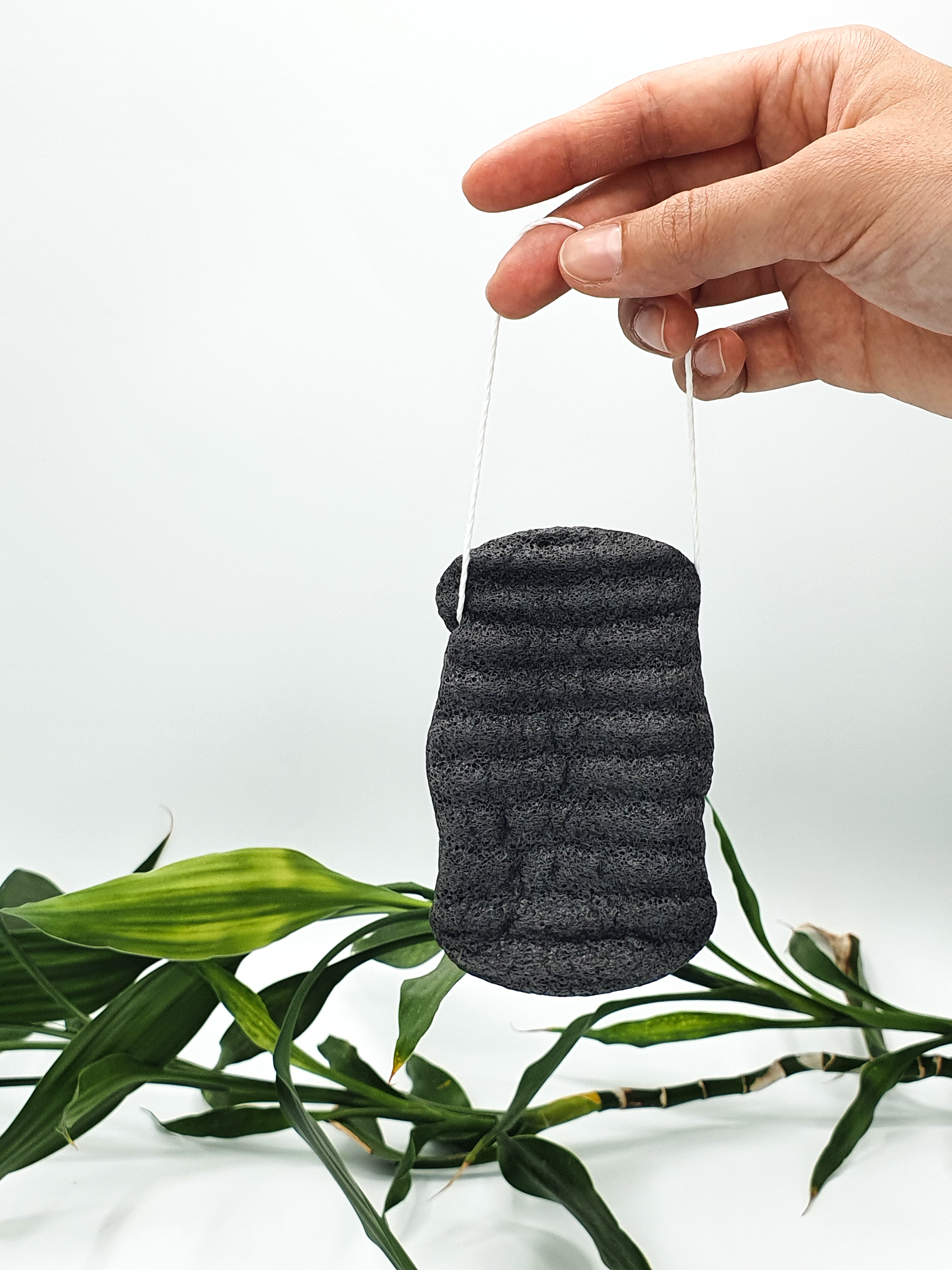 Esponja corporal KONJAC XL com carvão de bambu